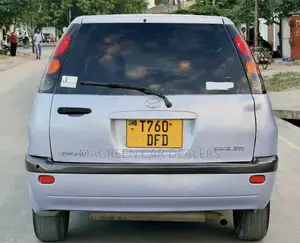Toyota Raum 2001