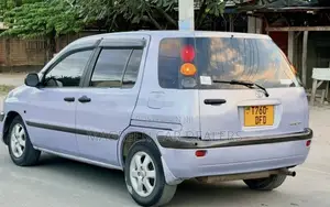 Toyota Raum 2001