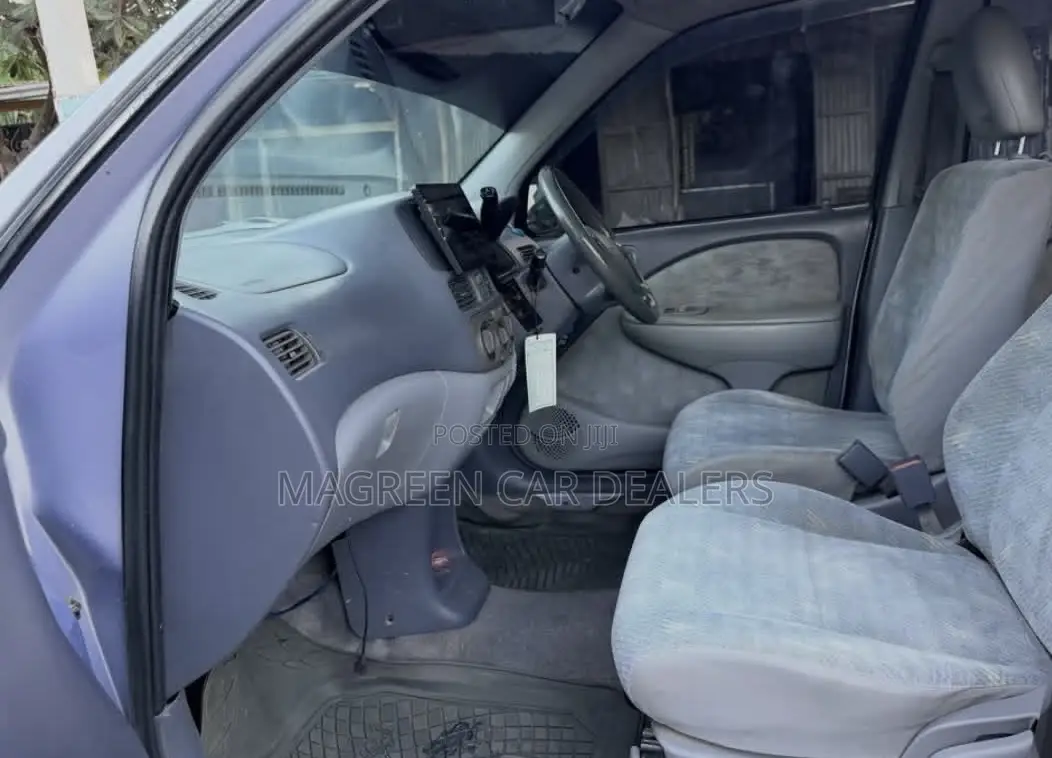 Toyota Raum 2001