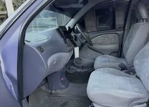 Toyota Raum 2001