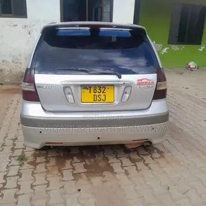 Toyota Nadia 2003 Silver