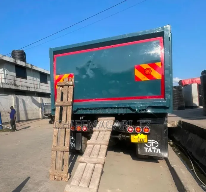 Tata Tipper (Eeb)