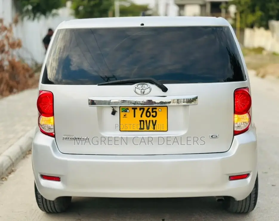 Toyota Corolla Rumion 2009 Silver