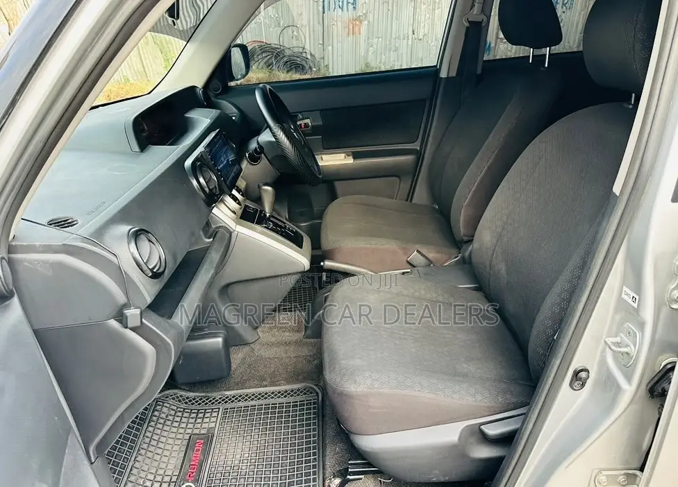 Toyota Corolla Rumion 2009 Silver