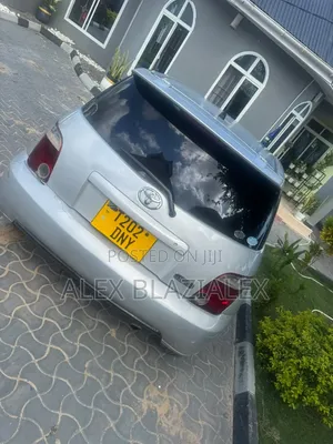 Toyota IST 2004 Silver