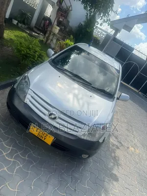 Toyota IST 2004 Silver