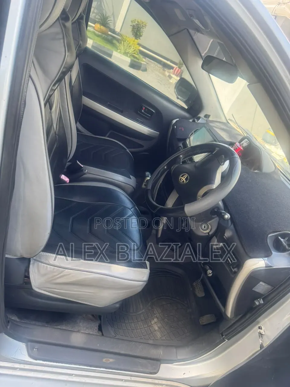 Toyota IST 2004 Silver