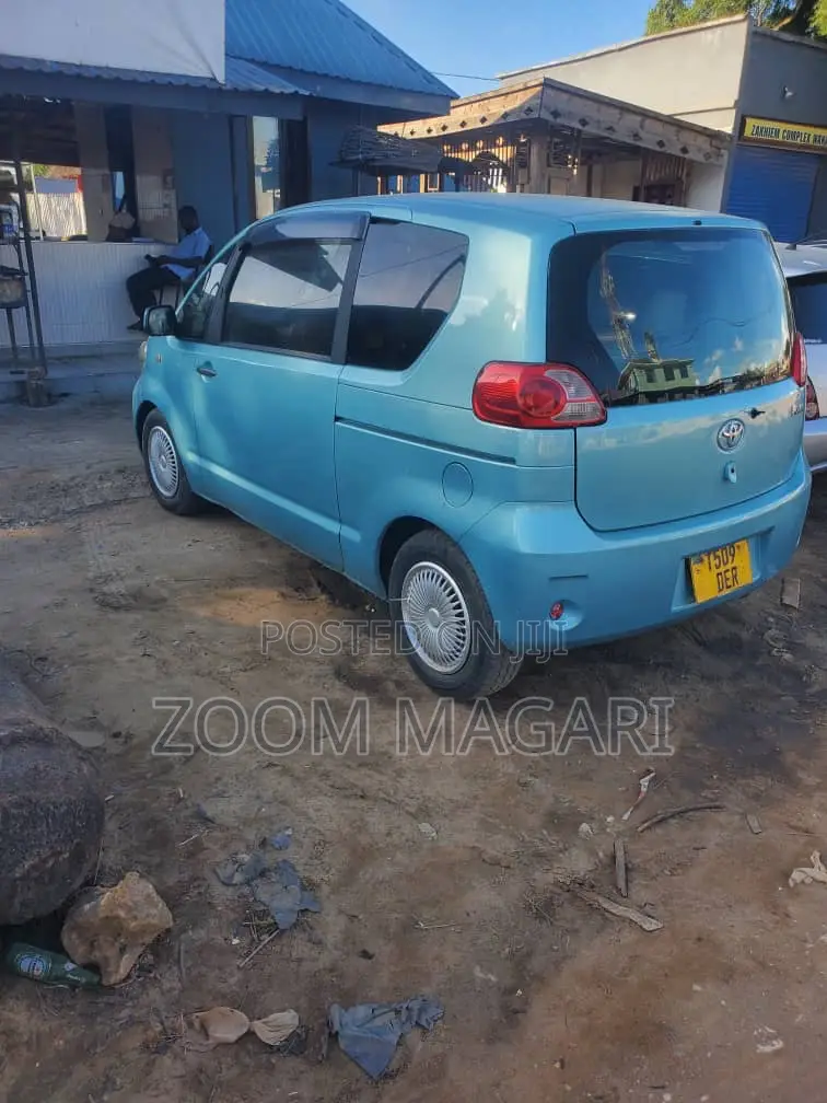 Toyota Porte 2005 Blue