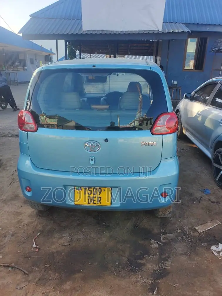 Toyota Porte 2005 Blue
