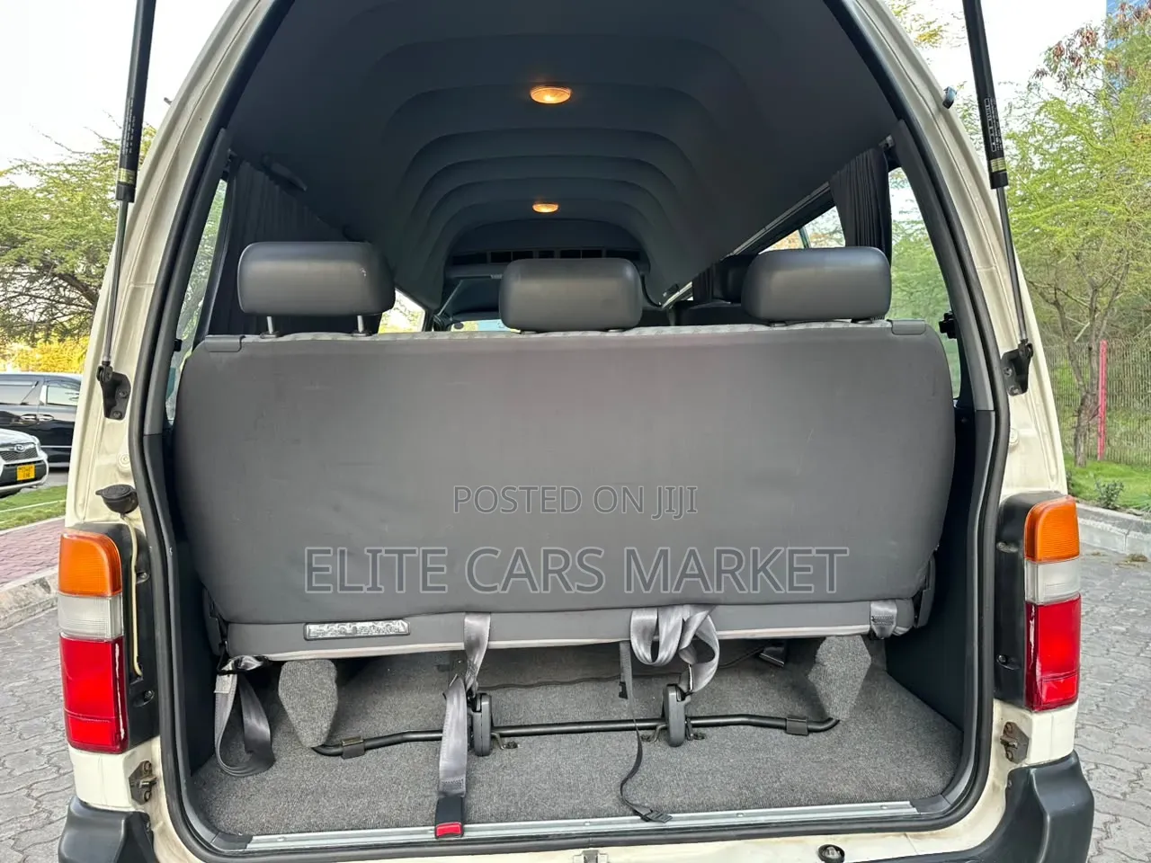 Toyota HiAce 2003 White