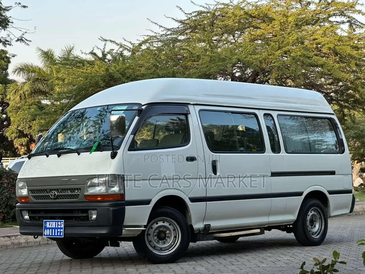 Toyota HiAce 2003 White