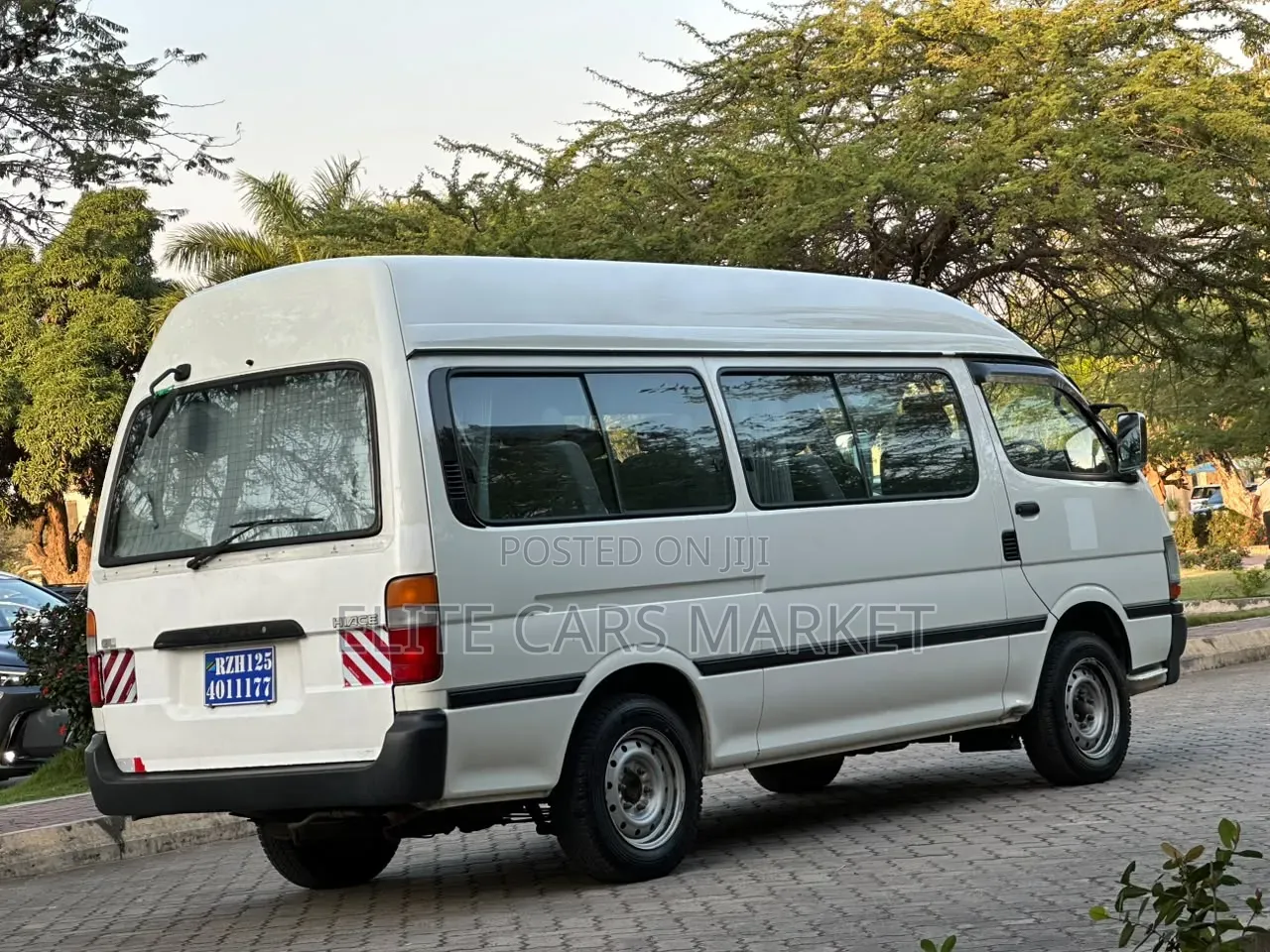 Toyota HiAce 2003 White