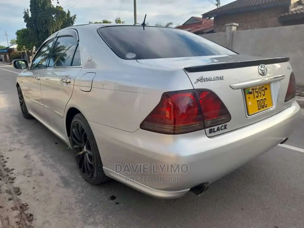 Toyota Crown 2005 Silver