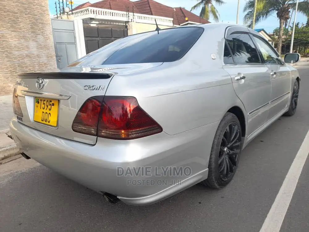 Toyota Crown 2005 Silver
