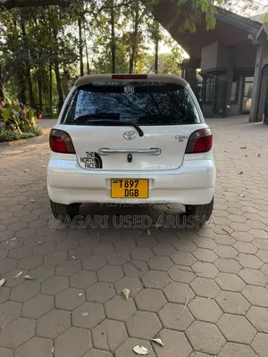 Toyota Vitz 2003 Silver