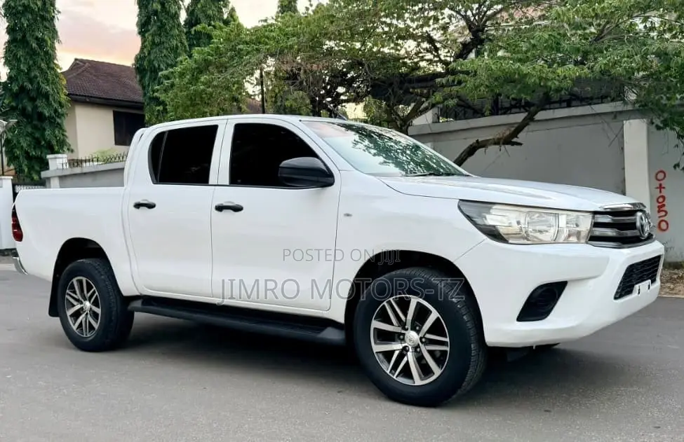 Toyota Hilux 2017 White