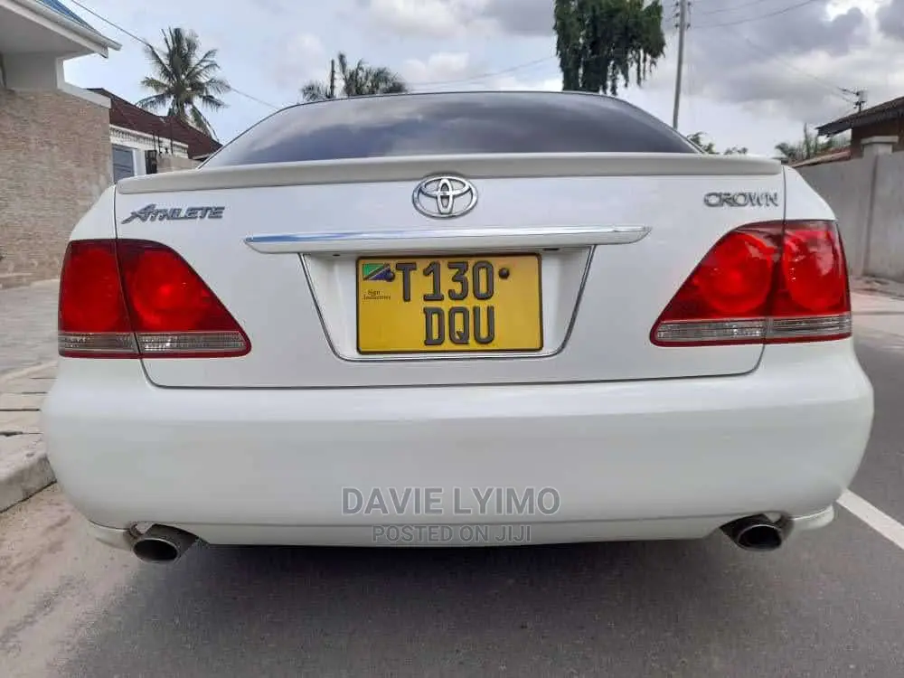 Toyota Crown 2005 White