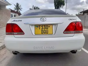 Toyota Crown 2005 White