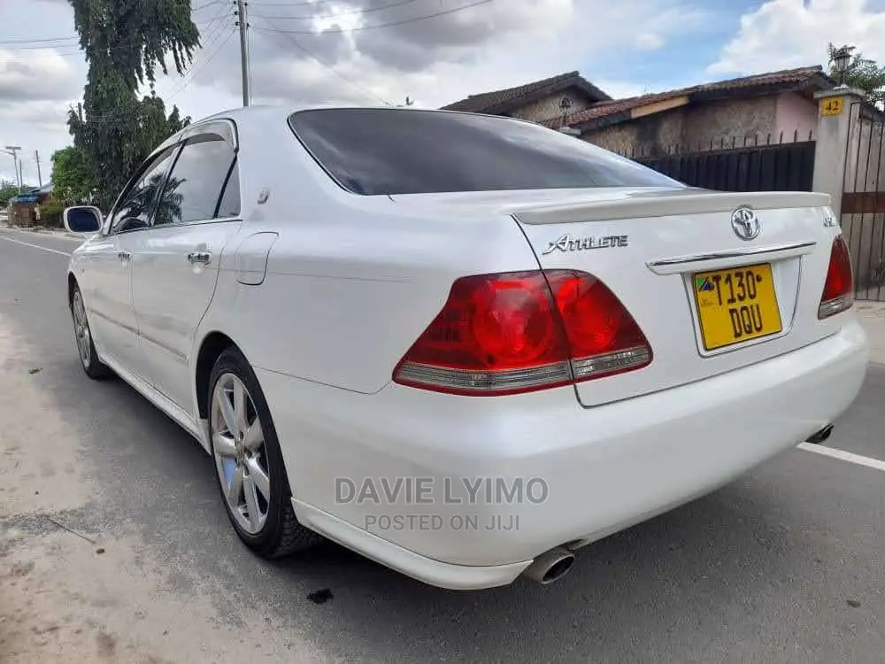 Toyota Crown 2005 White