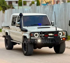 Toyota Land Cruiser 2016 White