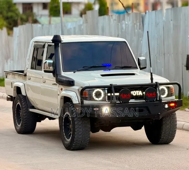 Toyota Land Cruiser 2016 White