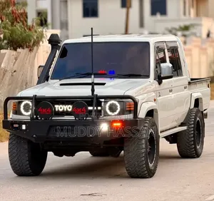 Toyota Land Cruiser 2016 White