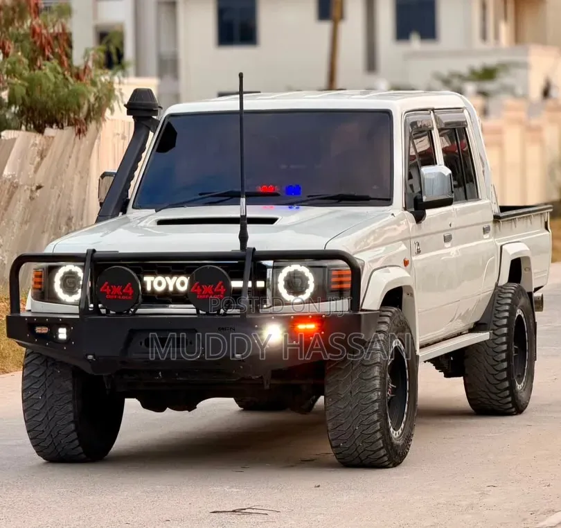 Toyota Land Cruiser 2016 White