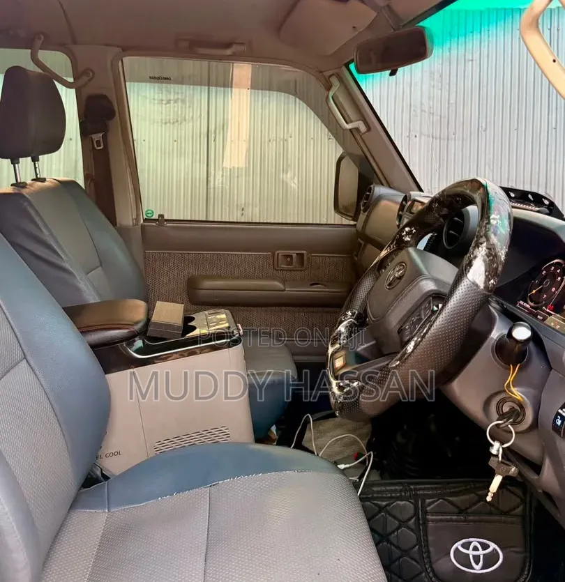 Toyota Land Cruiser 2016 White