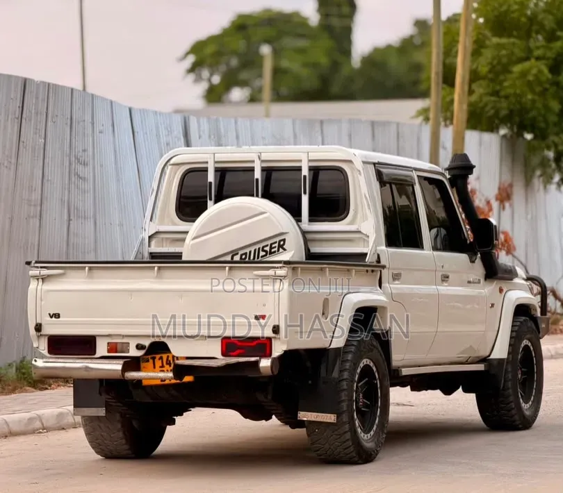 Toyota Land Cruiser 2016 White