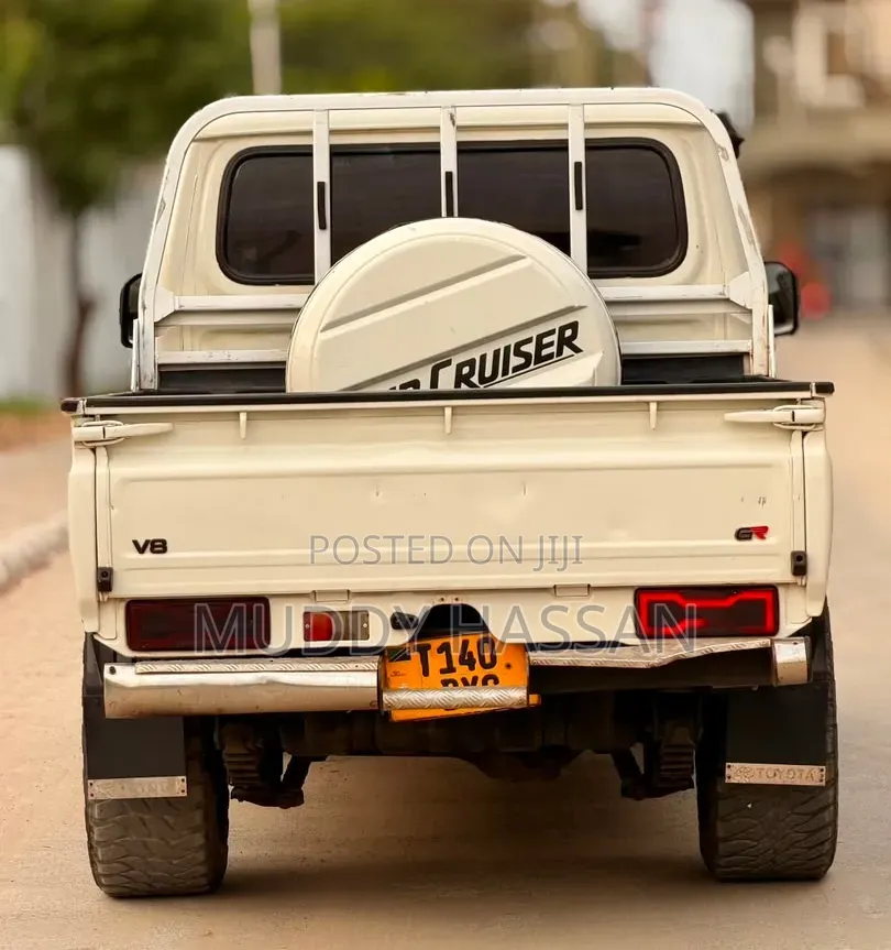 Toyota Land Cruiser 2016 White