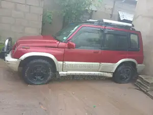 Suzuki Escudo 1999 Red