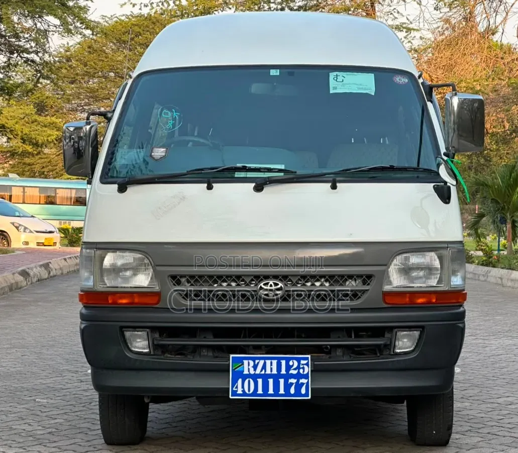 Toyota HiAce 2003 White