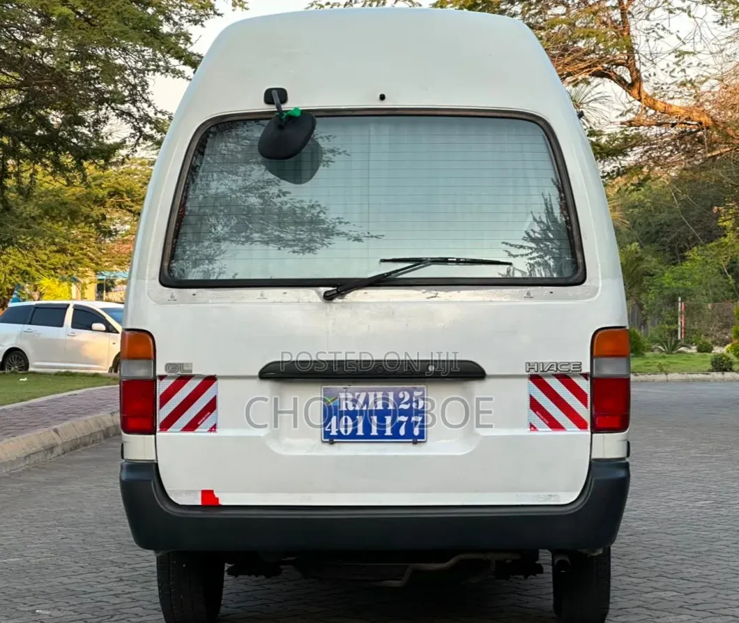Toyota HiAce 2003 White