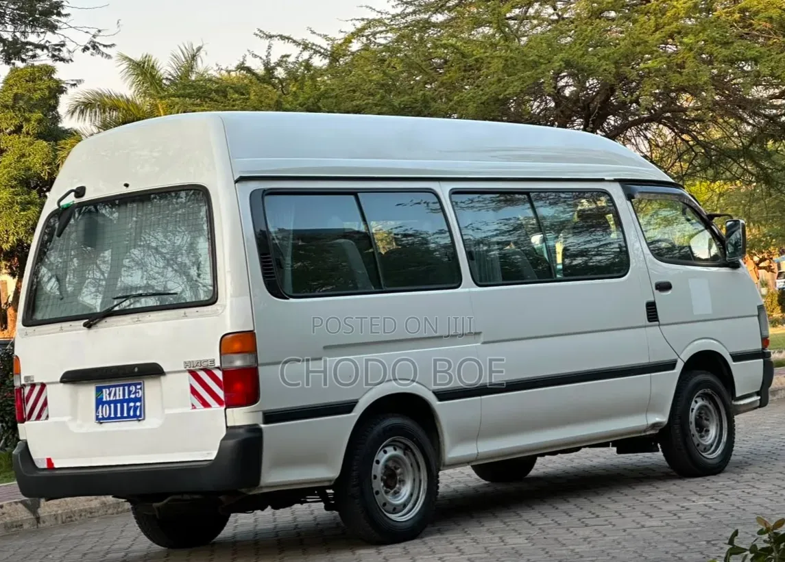 Toyota HiAce 2003 White