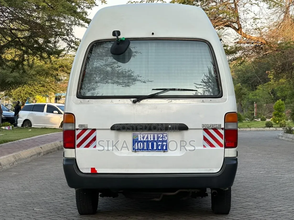Toyota HiAce 2003 White