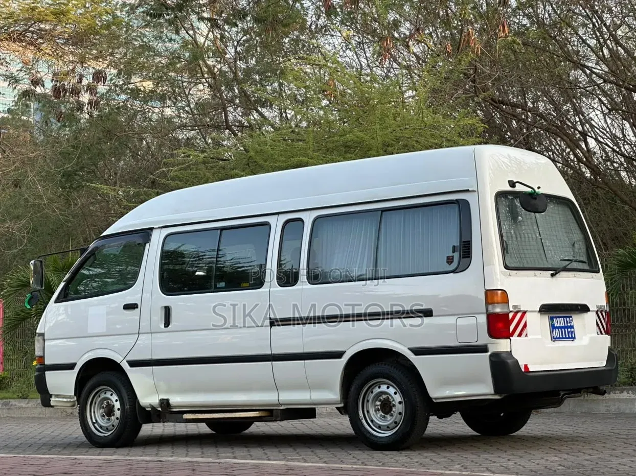 Toyota HiAce 2003 White