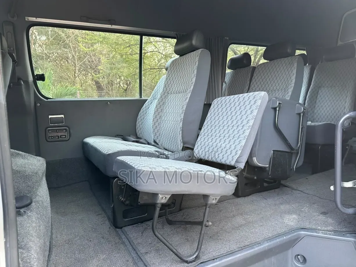 Toyota HiAce 2003 White