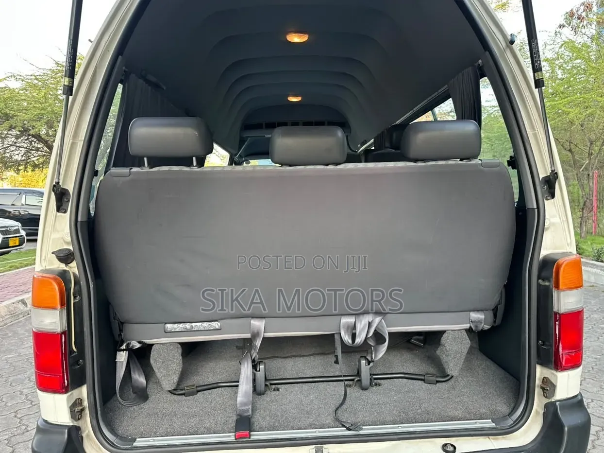 Toyota HiAce 2003 White