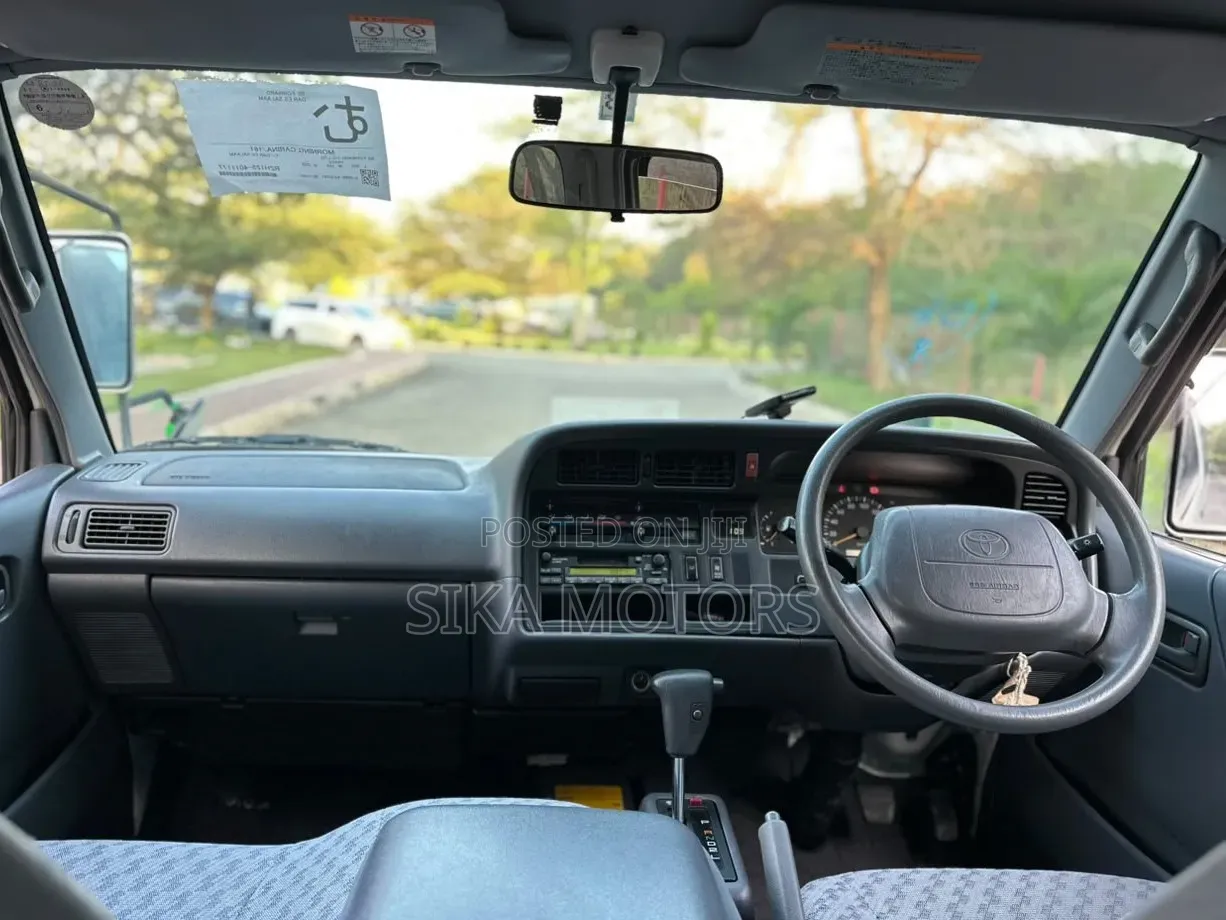 Toyota HiAce 2003 White
