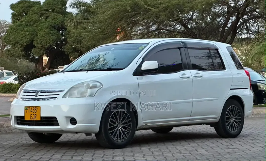 Toyota Raum 2005 White