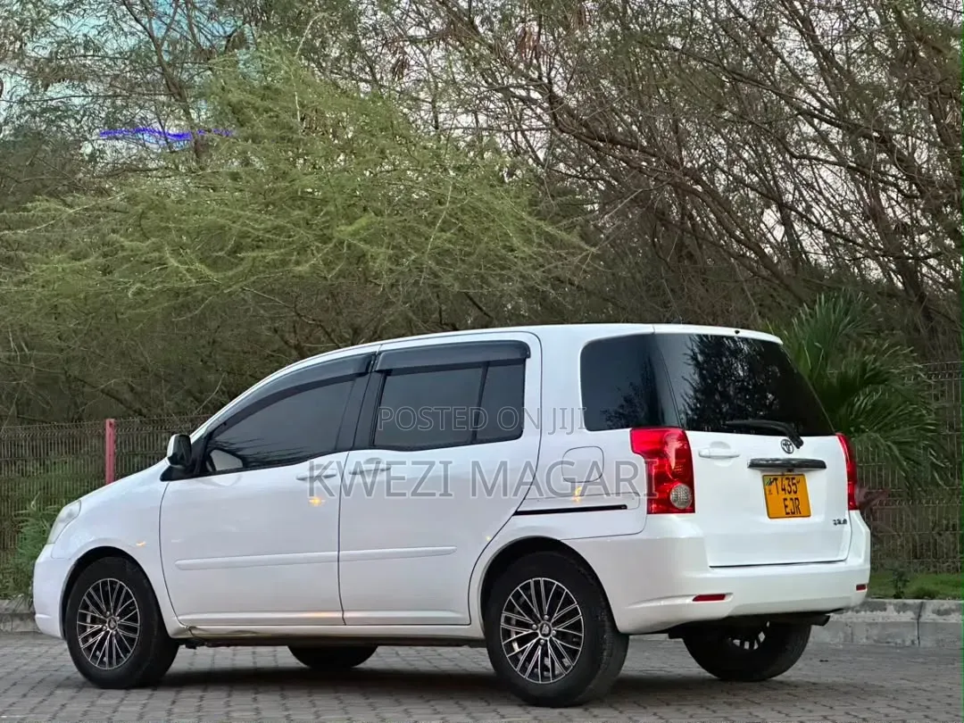 Toyota Raum 2005 White