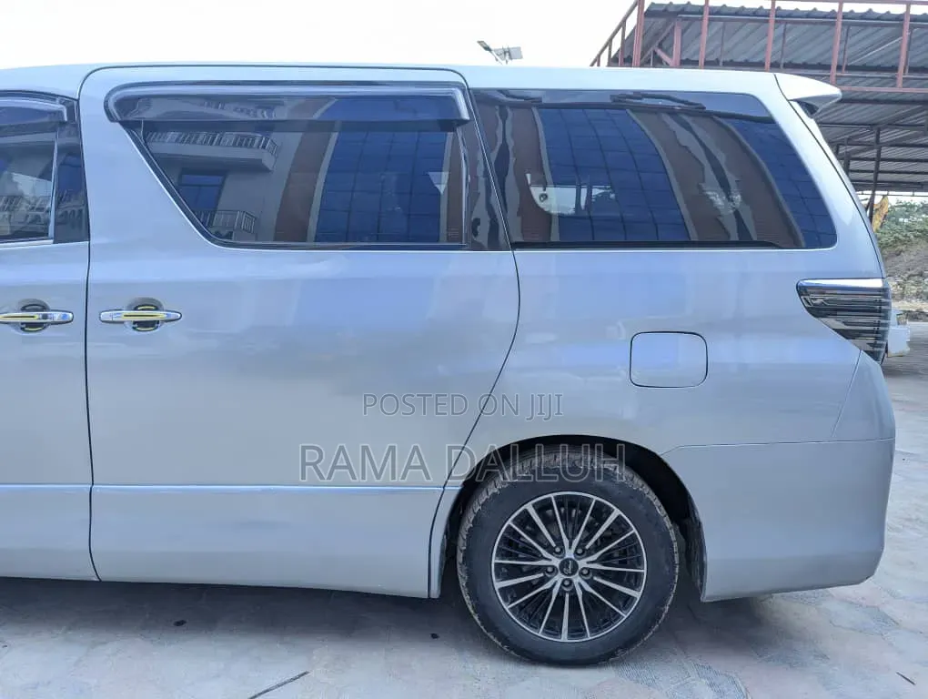 Toyota Alphard 2009 Silver