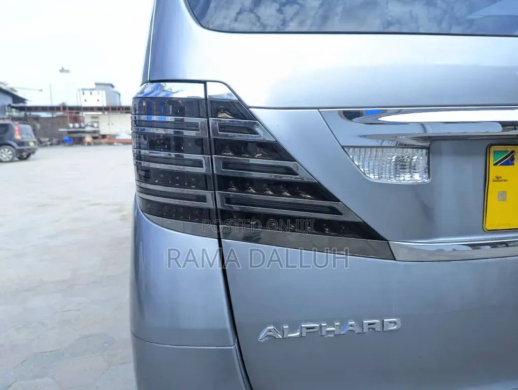 Toyota Alphard 2009 Silver