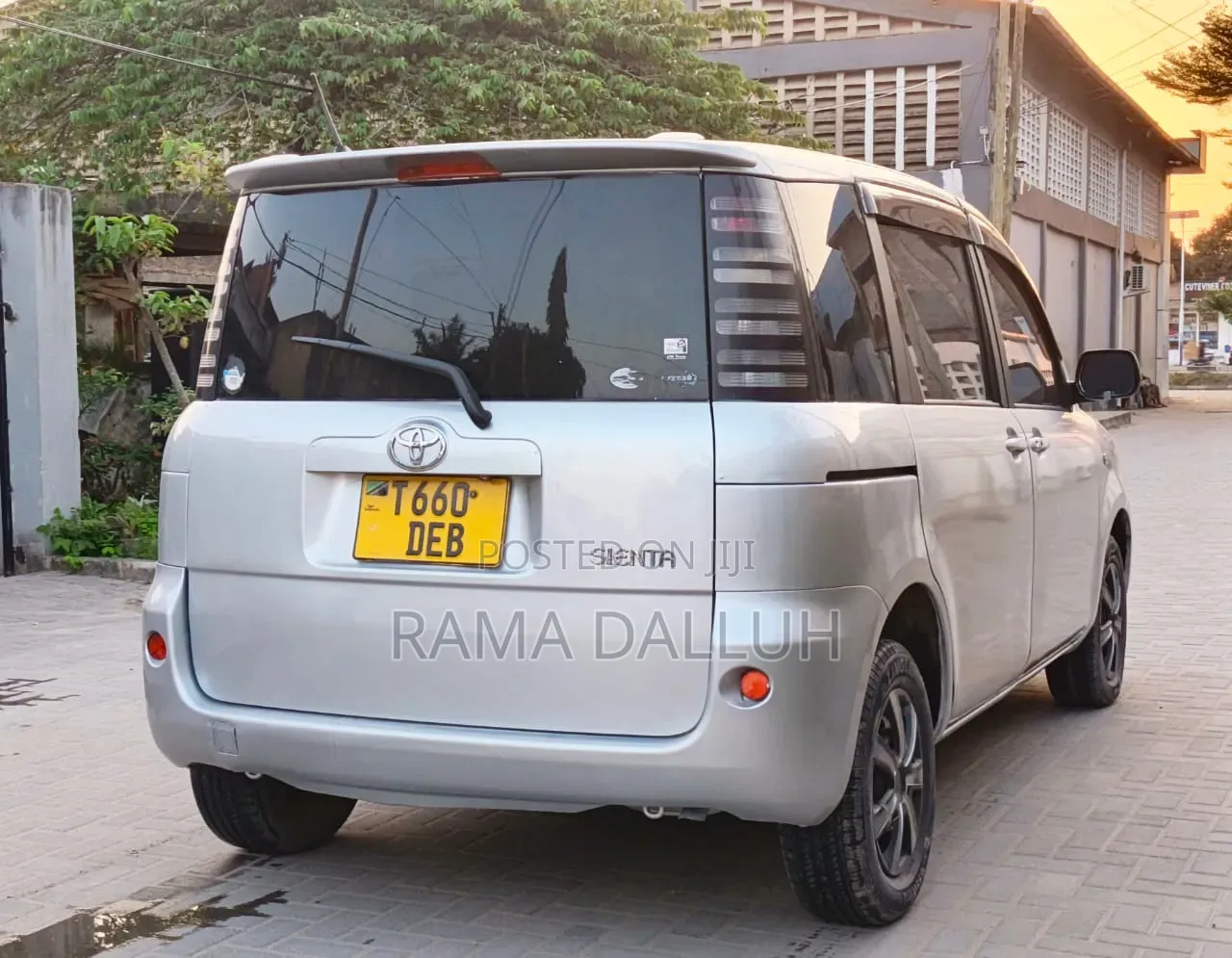 Toyota Sienta 2005 Silver
