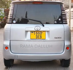 Toyota Sienta 2005 Silver