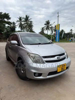 Toyota IST 2002 Silver