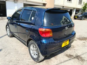 Toyota Vitz 2001 Blue