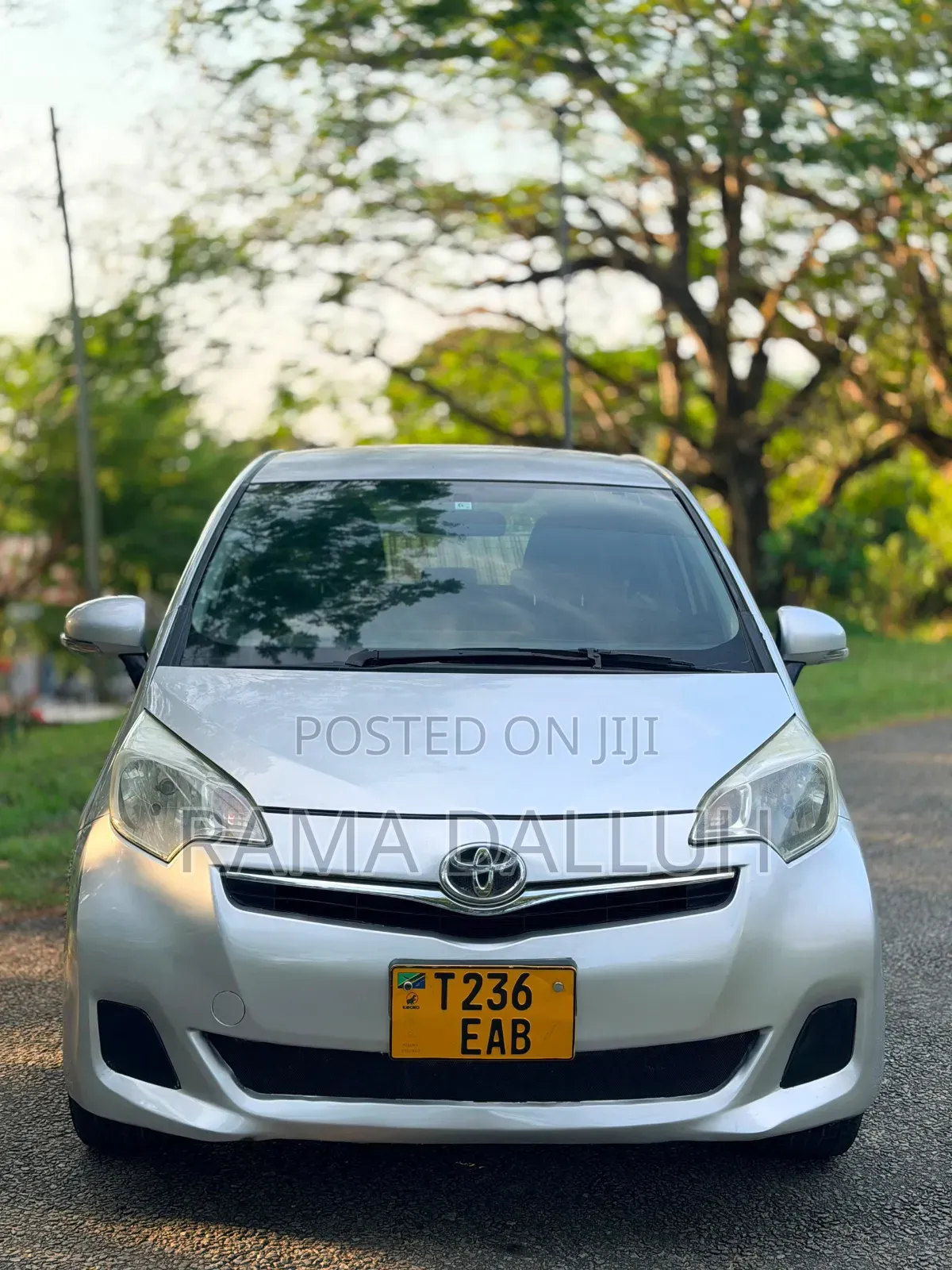 Toyota Ractis 2011 Silver