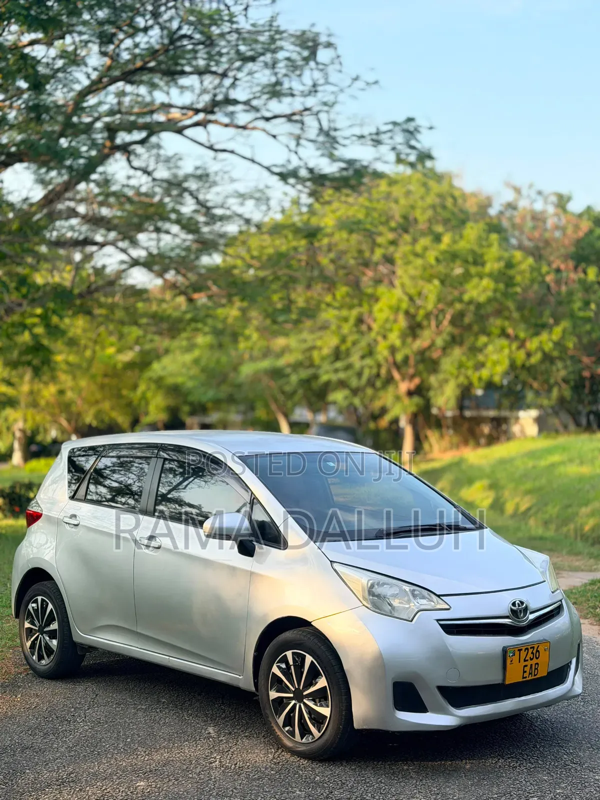 Toyota Ractis 2011 Silver