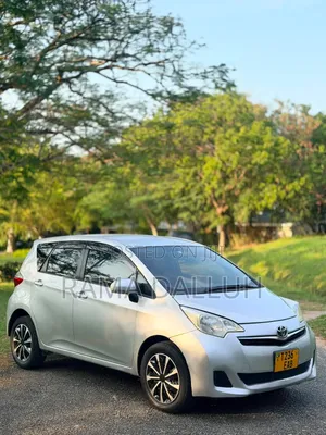 Toyota Ractis 2011 Silver